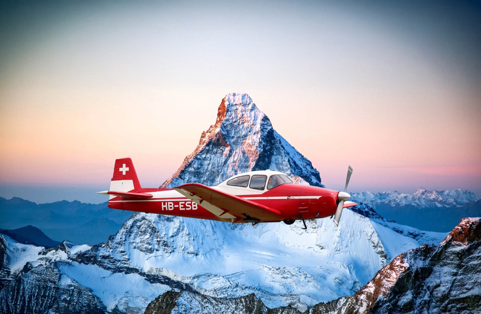 Vue aérienne spectaculaire sur les Alpes pour le Vol premium Alpes